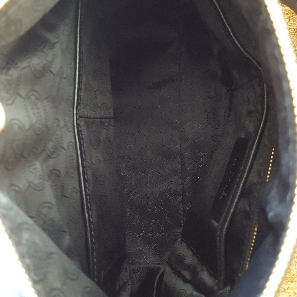 SOLD Kors Black Leather Handbag w/wallet❤👜 - Picture 2 of 8